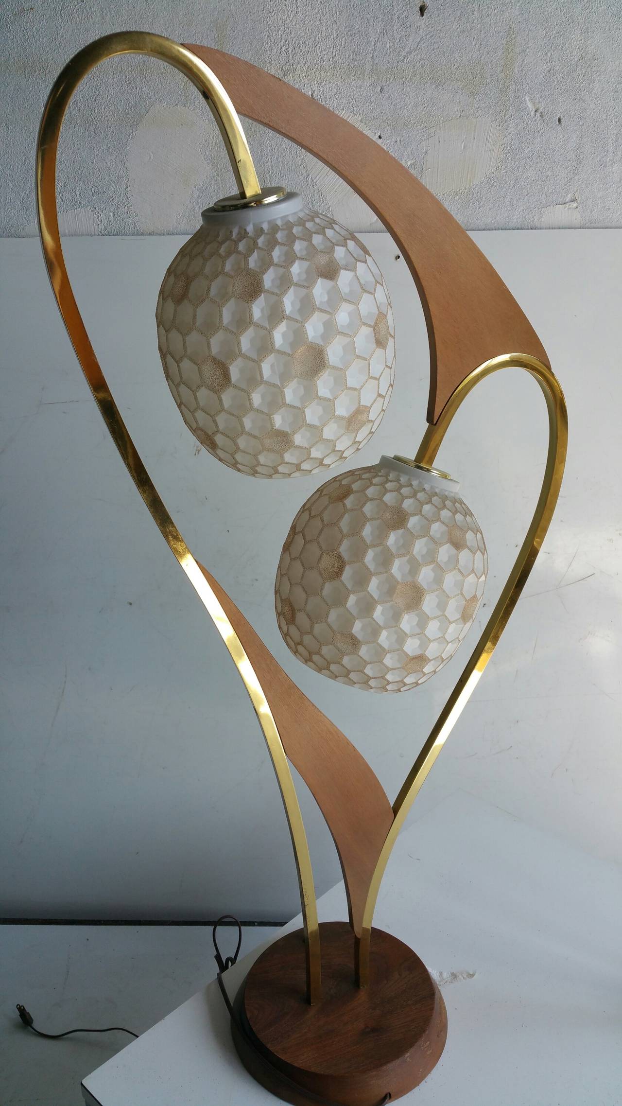Pair of Majestic Lamp Co. Atomic Lamps, Mid-Century Modern In Good Condition In Buffalo, NY