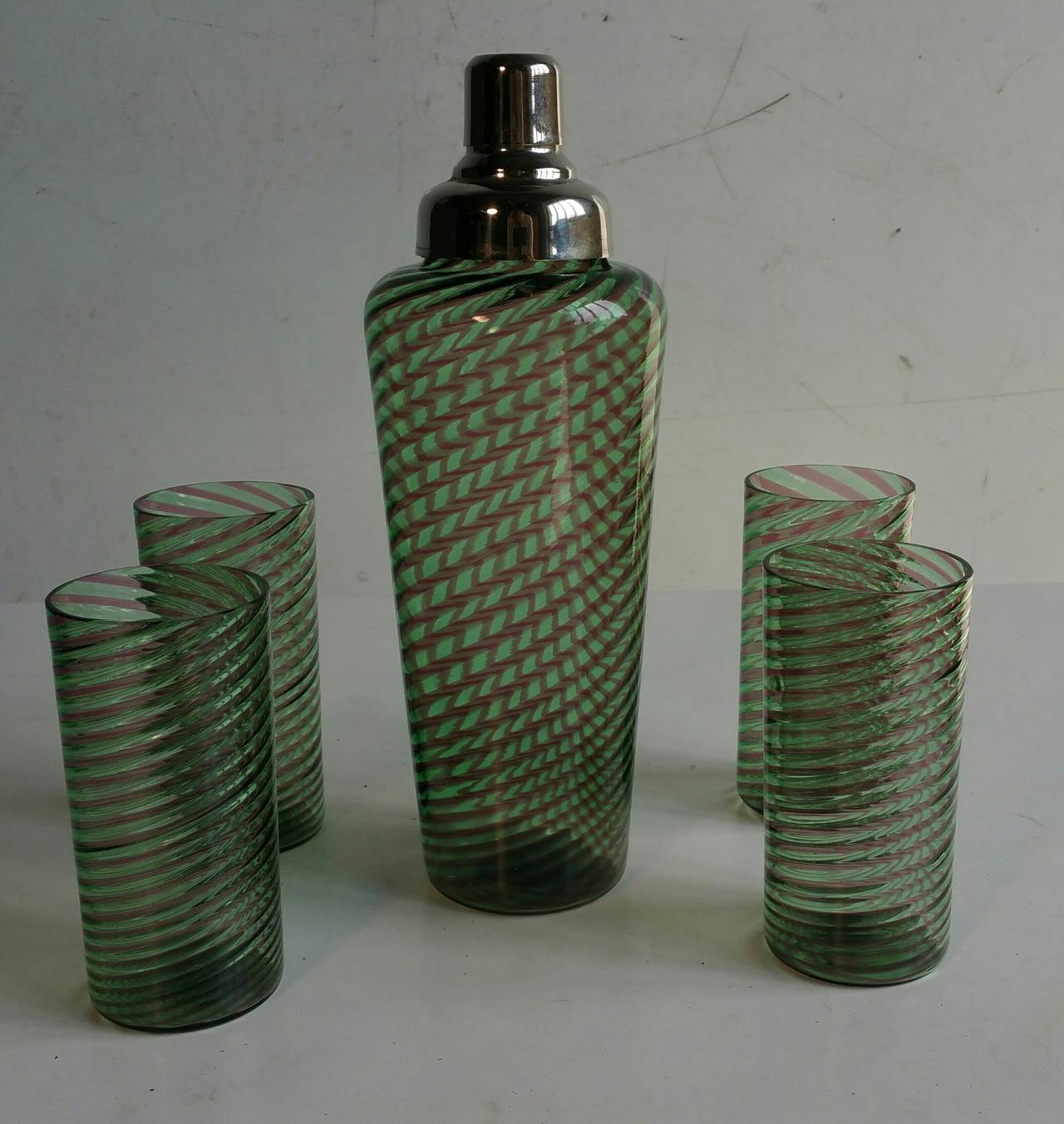 Classic Art Deco ,Modernist Liquor Decanter and four matching tumblers.. Nice quality,made in Italy.Decanter 11