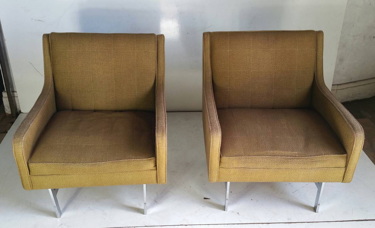 Pair of Modernist Lounge Chairs For Sale 1
