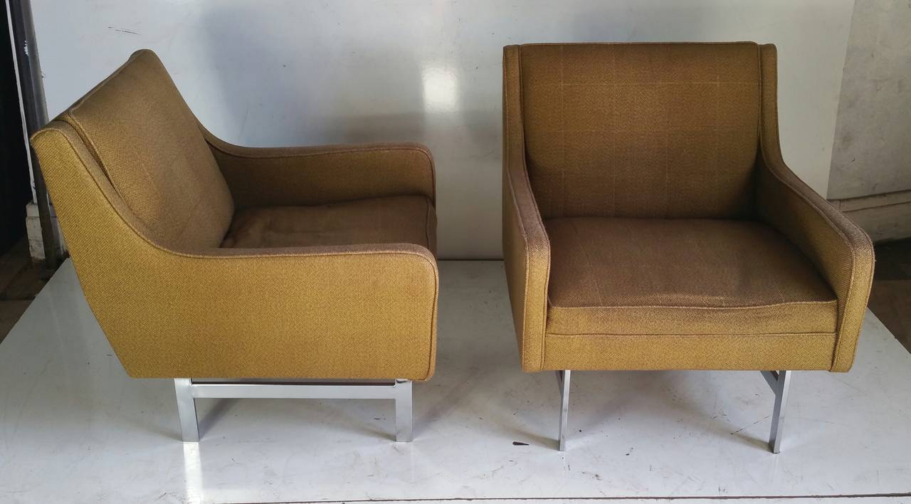 Chrome Pair of Modernist Lounge Chairs For Sale