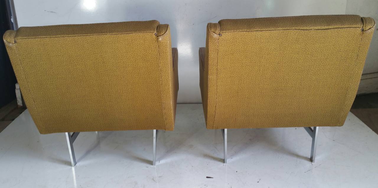 20th Century Pair of Modernist Lounge Chairs For Sale