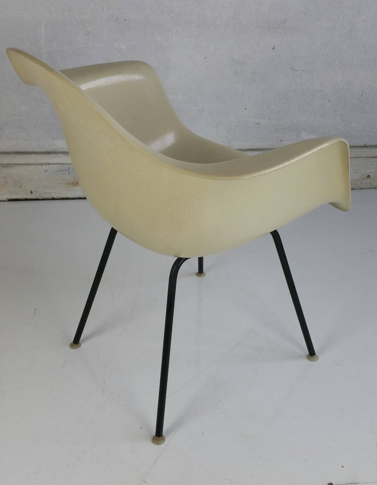 American Charles Eames Parchment Arm Shell Chair, Herman Miller For Sale