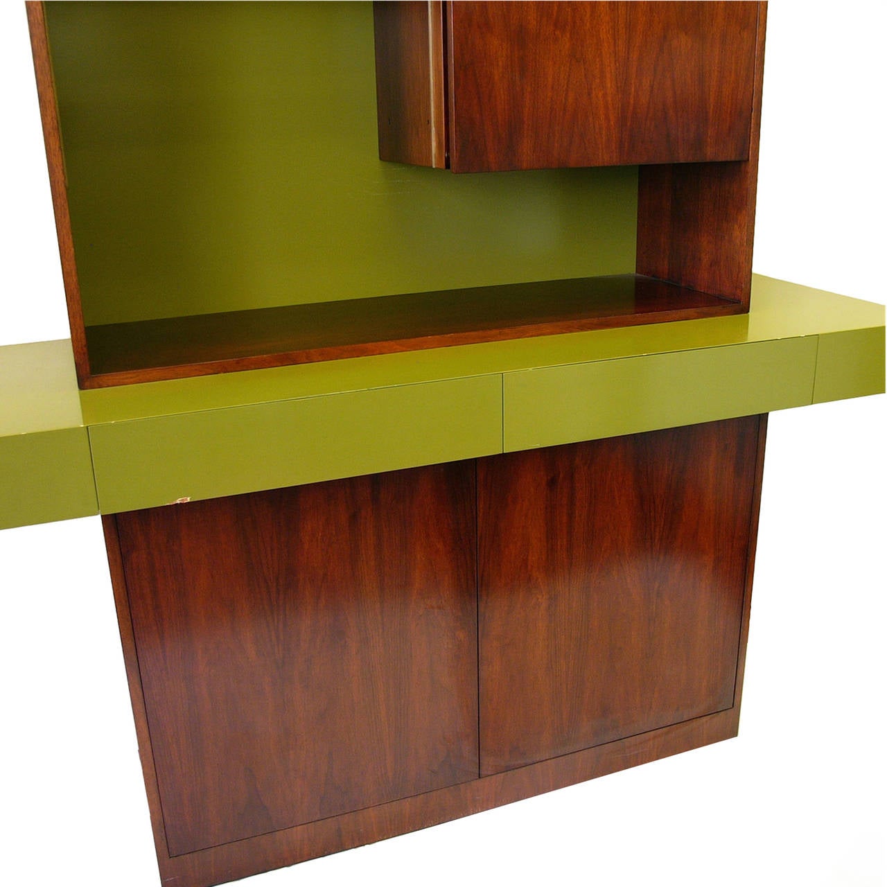 Vladimir Kagan Sculptural Lighted Walnut Sideboard or Buffet Display Cabinet In Good Condition In Hudson, NY