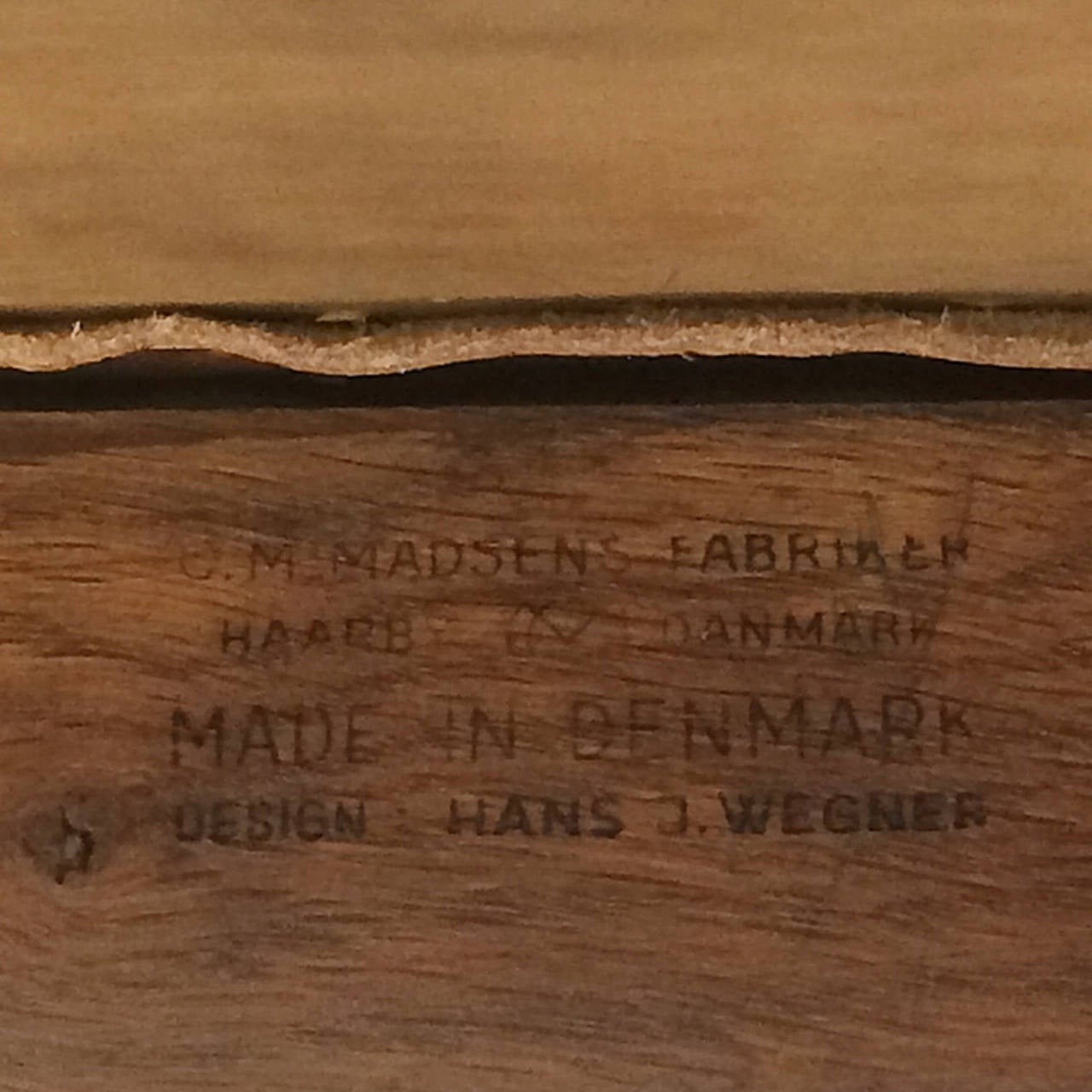Scandinavian Modern Pair of Hans Wegner W2 Dining or Desk Chairs in Oak