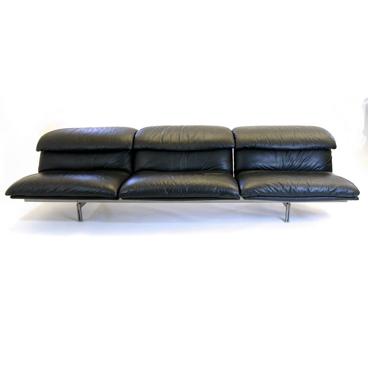 Stunning black leather sofa designed by Giovanni Offredi and manufactured by il Loft. 
 Il Loft is the company that Giorgio Saporiti created in 1994 after decades spent working as co-owner and Art Director of Saporiti Italia and after 15 years of