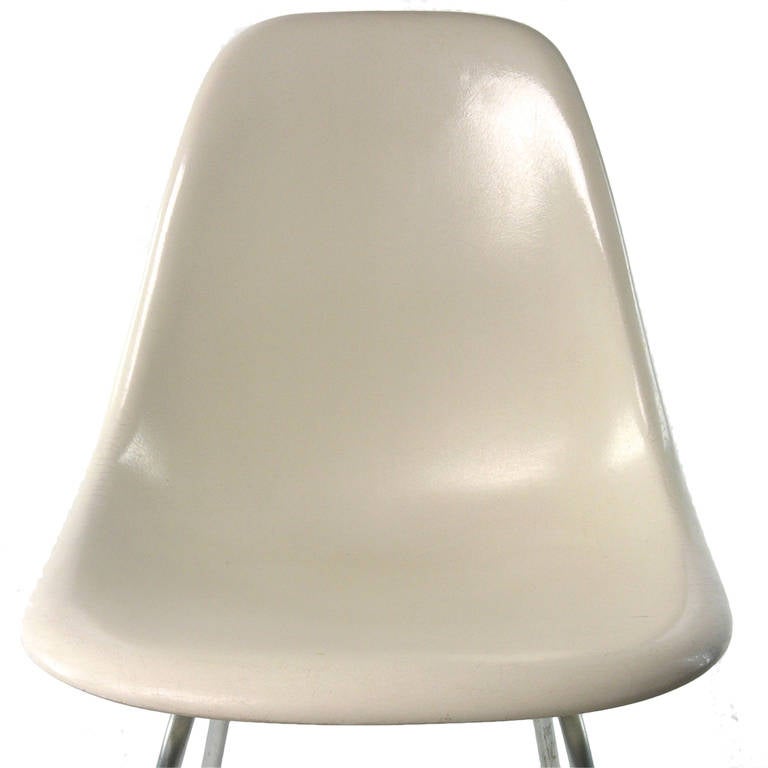 Mid-Century Modern Set of 22 Charles Eames DSH Fiberglass Shell Chairs