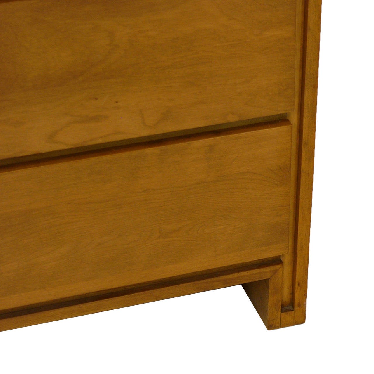 Russel Wright for Conant Ball Tall Eight Drawer Dresser In Good Condition In Hudson, NY