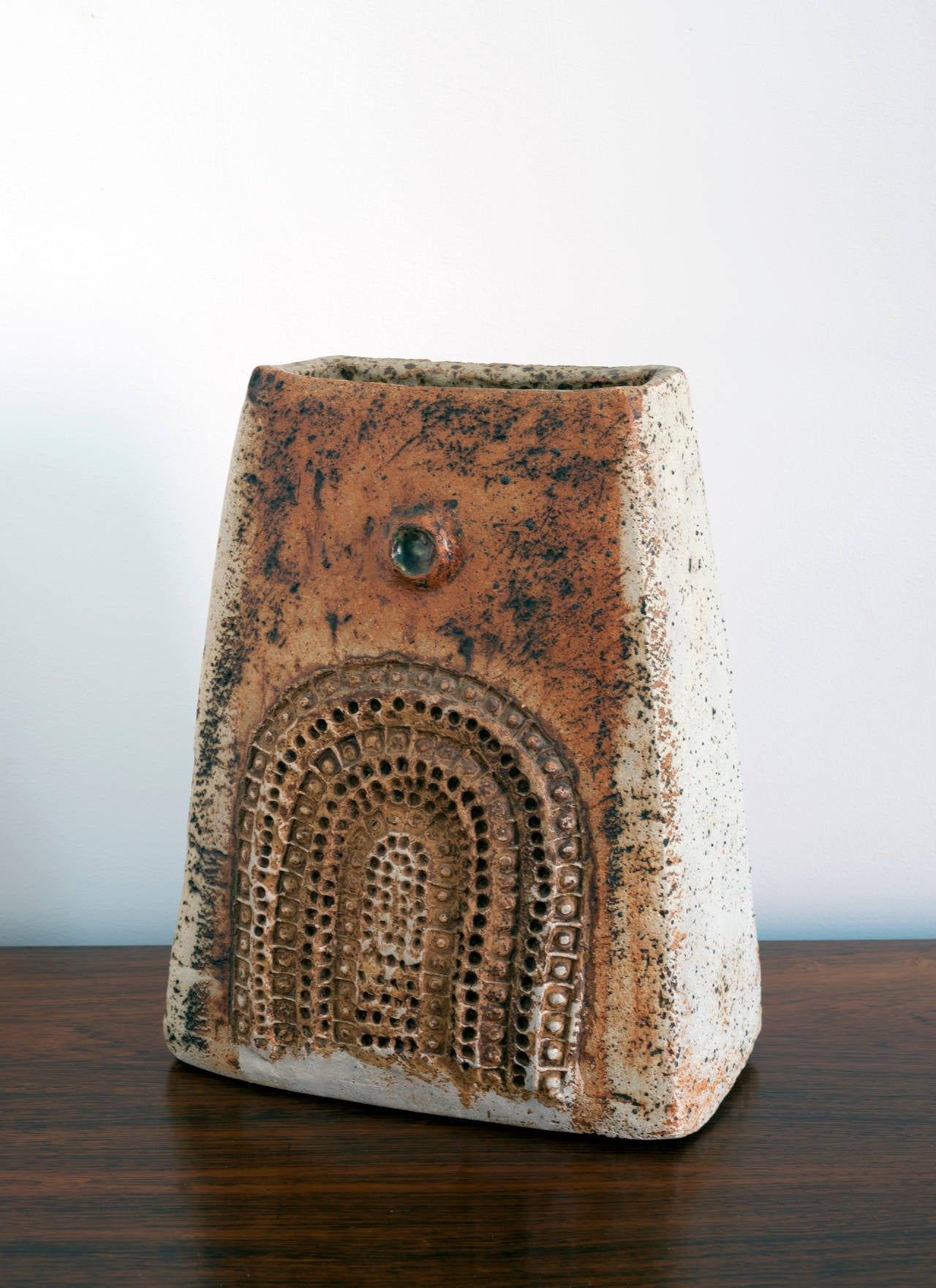 Win Ng Abstract Modern Studio Ceramic In Excellent Condition In Washington, DC