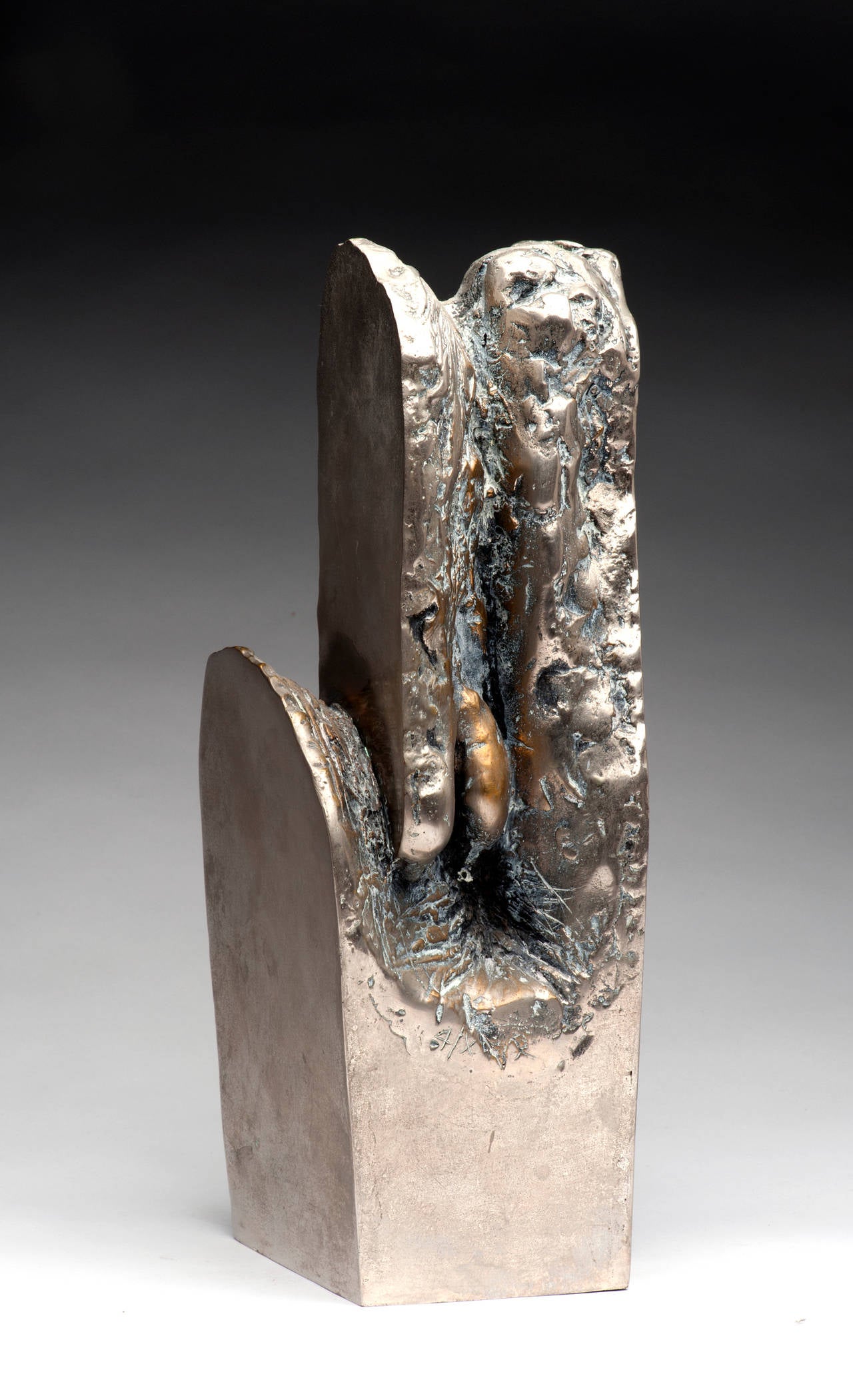 Bronze sculpture with silver patina by Rau´l Valdivieso (Chilean, 1931-1933).
Label on underside, 4/10.