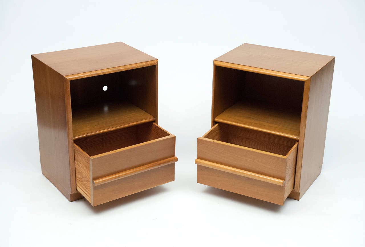 Pair of T.H. Robsjohn Gibbings Bedside Tables In Excellent Condition In Washington, DC