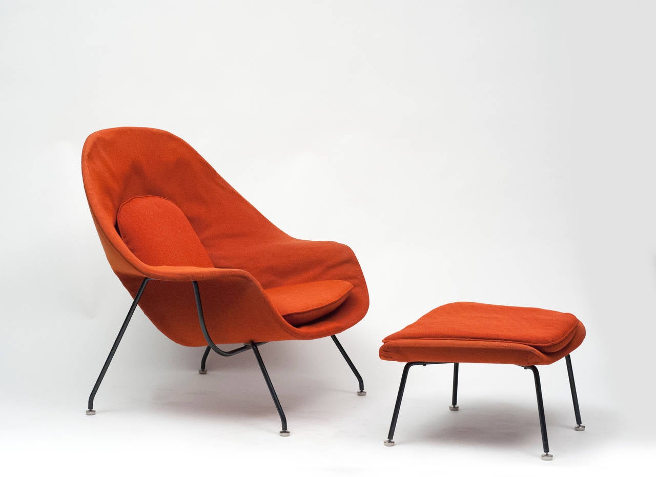 Mid-Century Modern Early Womb Chair with Black Frame and Ottoman by Eero Saarinen for Knoll, 1950s