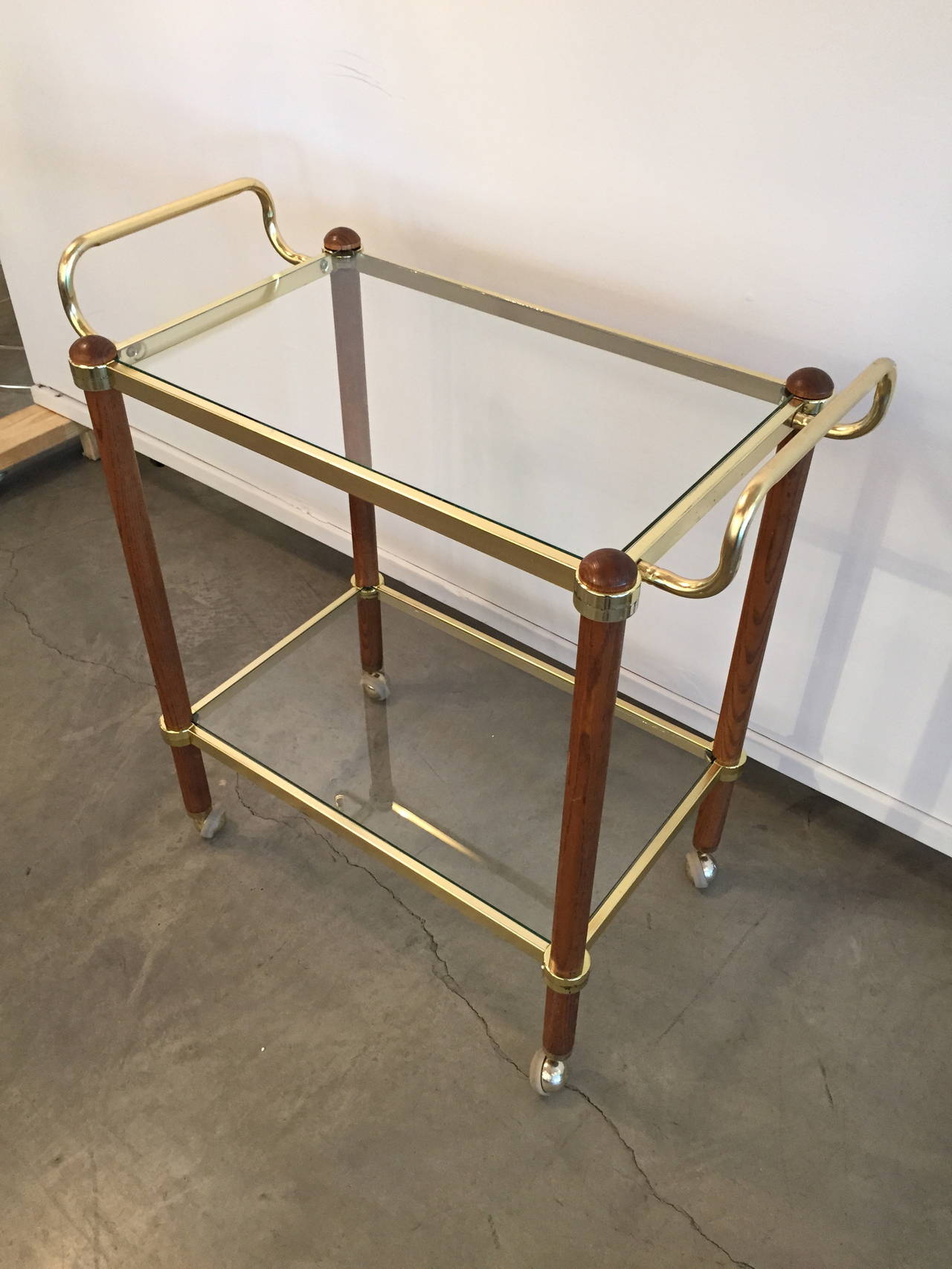 Italian Mid-Century Modern Brass and Glass Bar Cart In Excellent Condition In Houston, TX