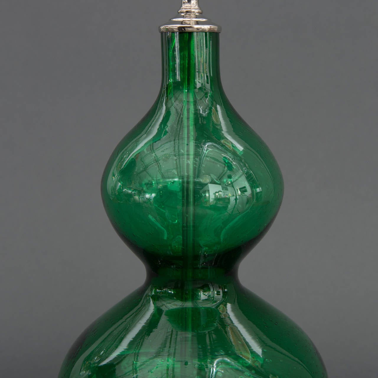 Emerald Green Murano Glass Table Lamps with Lucite Bases & Chrome Accents, Pair For Sale 4