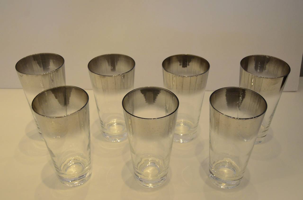 Offered is a set of seven Mid-Century Modern Dorothy Thorpe style mercury fade, ombre, highball / Tom Collins cocktail or drinks glasses. A stunning set of seven midcentury highball cocktail glasses decorated with a technique referred to as mercury
