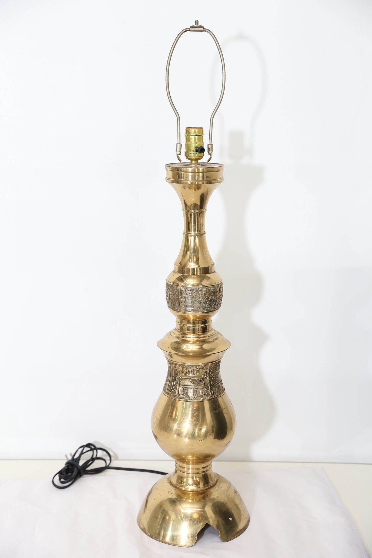 Pair of James Mont Chinoiserie Style Engraved Brass Tall Table Lamps In Good Condition For Sale In Houston, TX