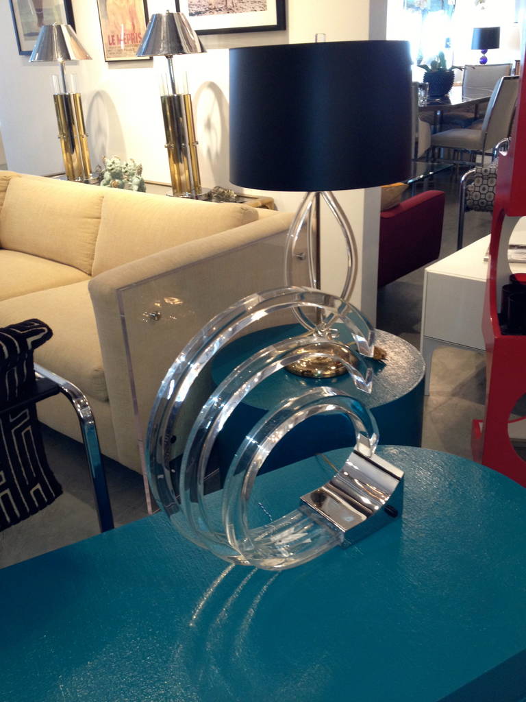 Italian Lucite Table Lamp by Primo 1