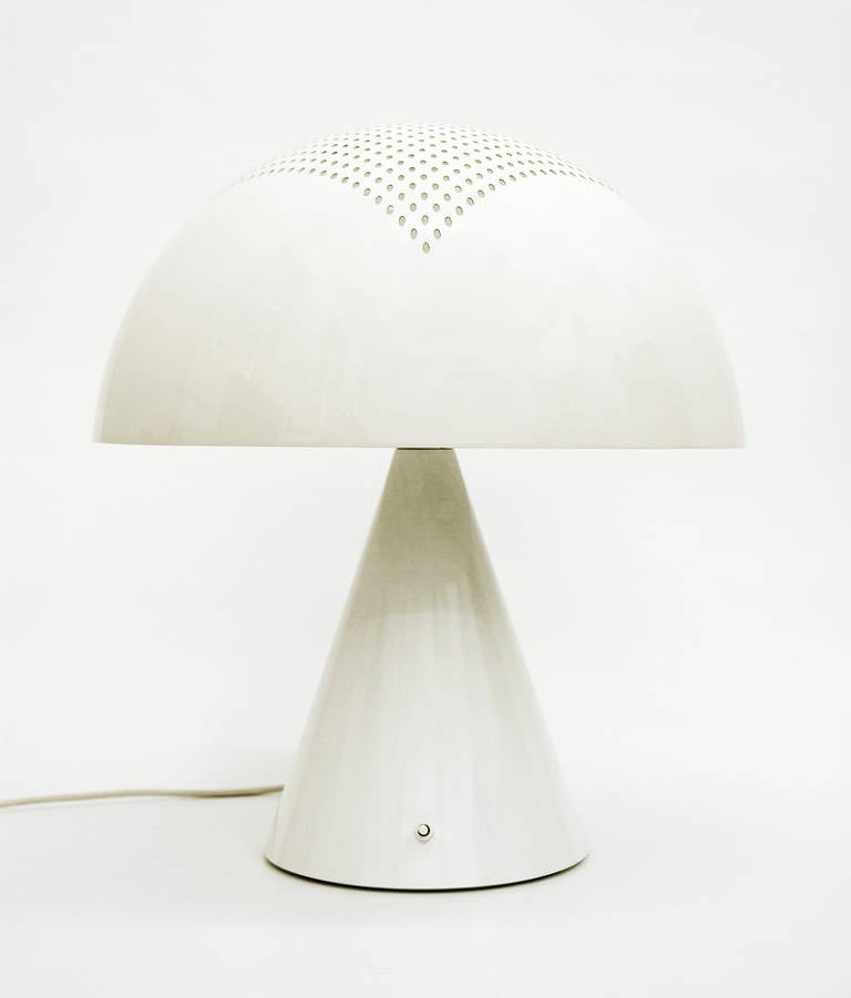 Very rare Italian mushroom table lamp by Piuluce. Space age design at its best - clean geometric lines coupled with lovely light effect.