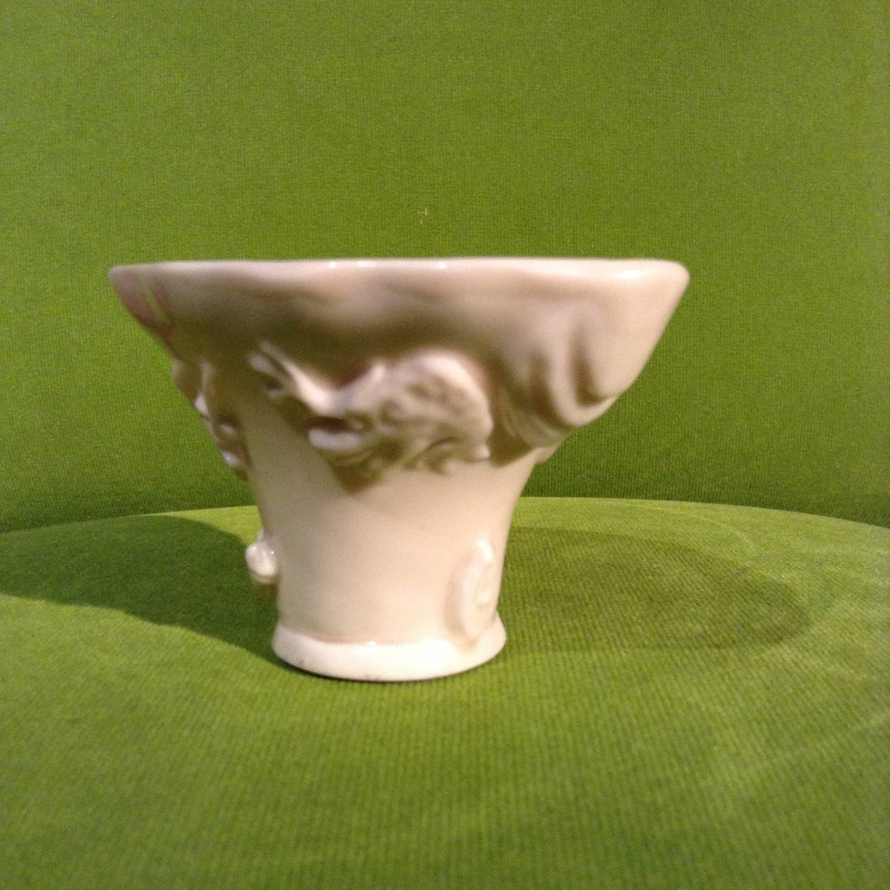A blanc Chine libation cup In Excellent Condition For Sale In Lisbon, PT