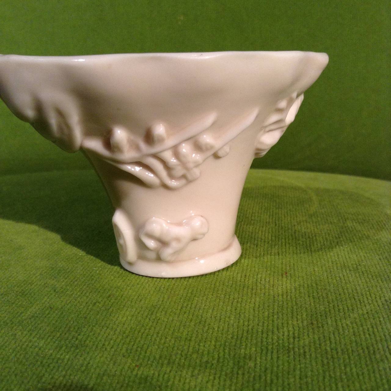 A blanc Chine libation cup For Sale 4