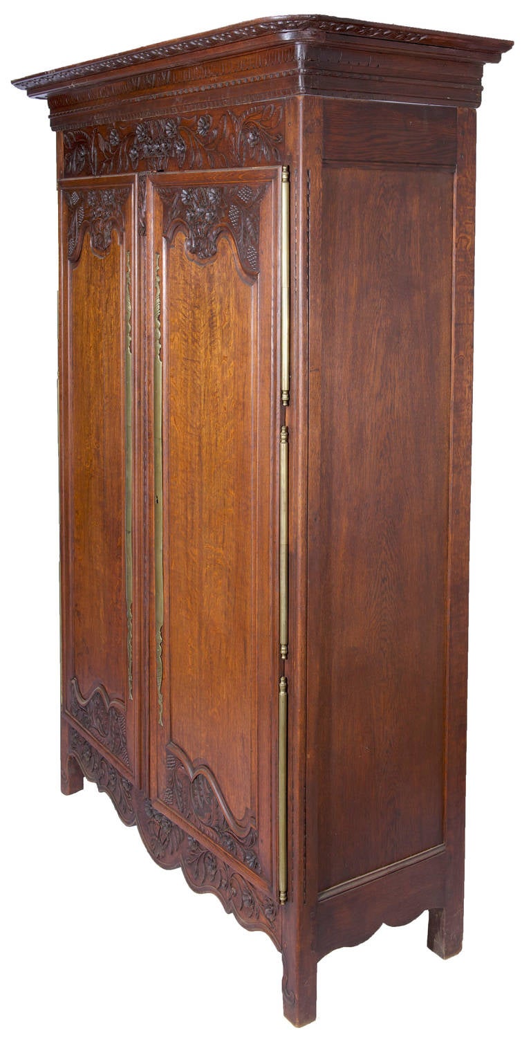 Wedding Basket Carving Tiger Oak Armoire from Provence c. 1870 For Sale 1
