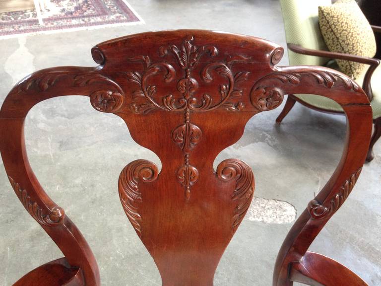 Set of Late Georgian Chippendale Ball and Claw-Foot Carved Mahogany Chairs In Excellent Condition For Sale In Birmingham, AL