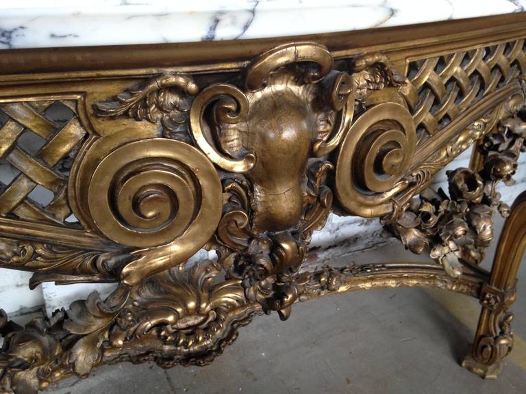 Beautiful French 1900s Louis XV-Style Striated Calcutta Marble-Top Gilt Console In Excellent Condition For Sale In Birmingham, AL