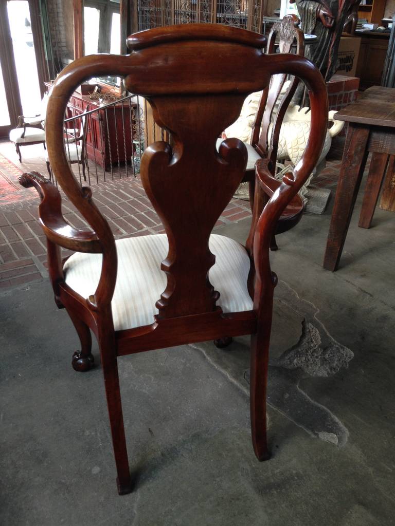 Set of Late Georgian Chippendale Ball and Claw-Foot Carved Mahogany Chairs For Sale 1