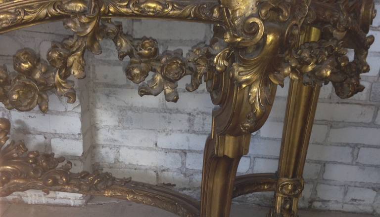 Wood Beautiful French 1900s Louis XV-Style Striated Calcutta Marble-Top Gilt Console For Sale