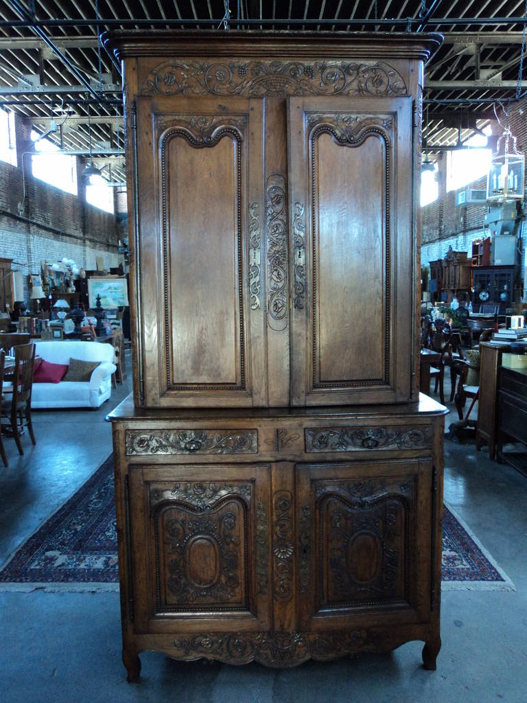 Buffet français Du Corp en chêne massif de Provence, 1850
