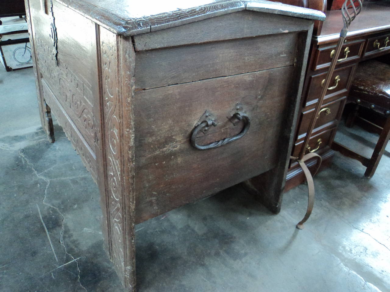 Danish Antique Hand-Carved Oak Camphor or Blanket Chest, circa 1708 In Excellent Condition For Sale In Birmingham, AL
