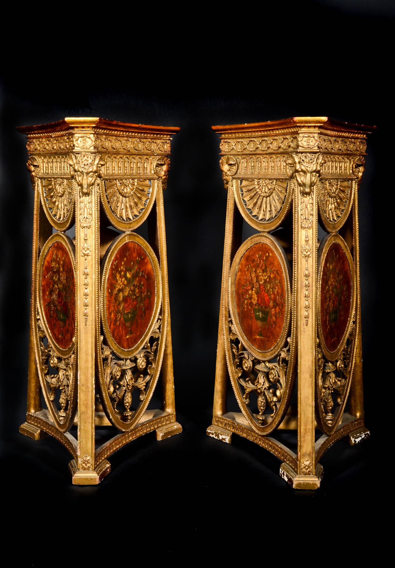 Pair of Antique English Adam Style Carved Giltwood and Painted Pedestals In Good Condition For Sale In New York, NY