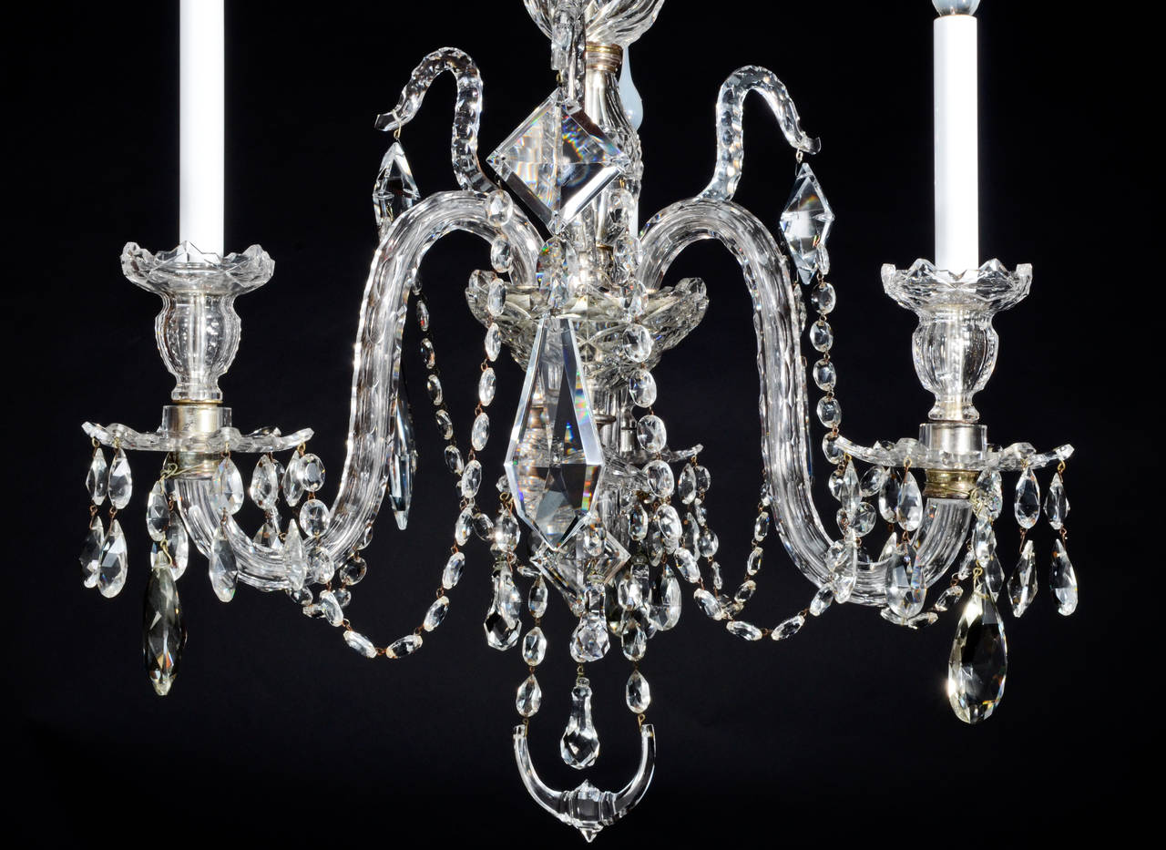 Hand-Crafted A Pair Of Fine Antique English George III Cut Crystal Chandeliers