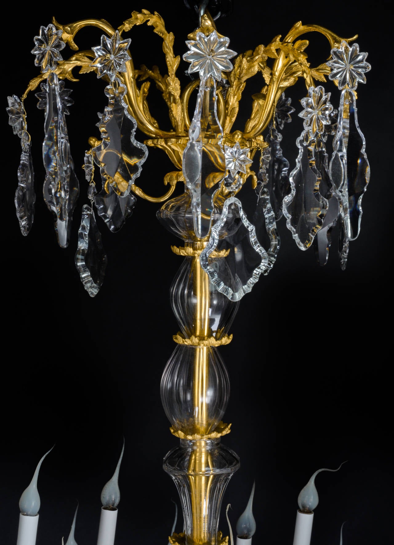Spectaculaire lustre français ancien de style Louis XVI en bronze et cristal de Baccarat Bon état - En vente à New York, NY