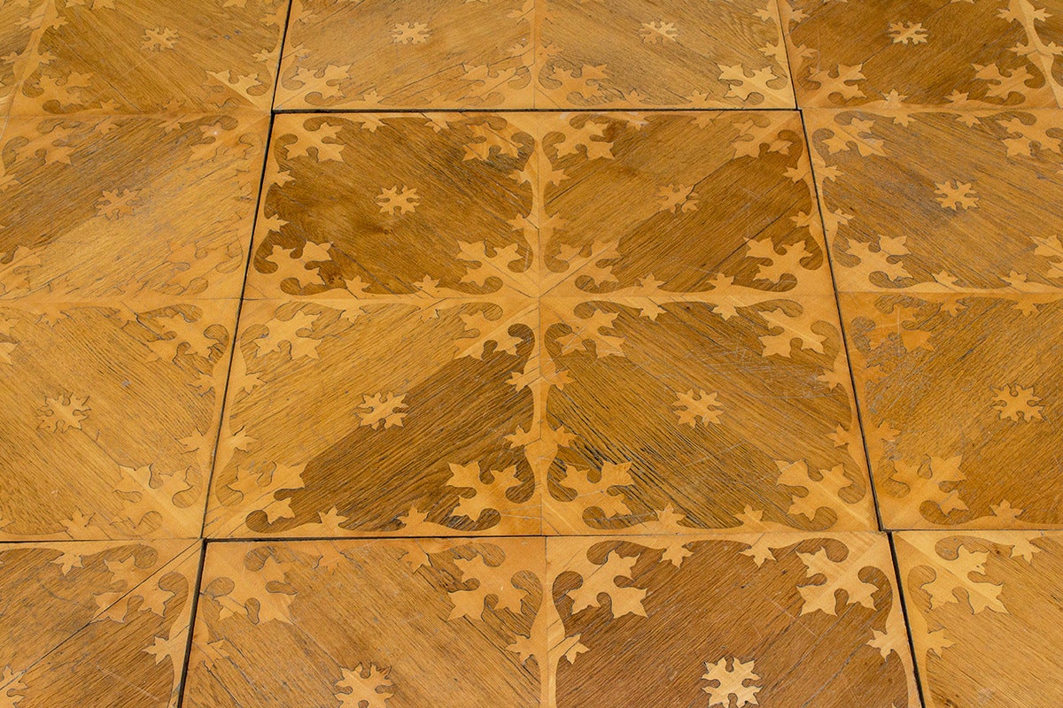 ca. 18 m2 of 19th century Oak and Maple Inlay Parquet In Good Condition For Sale In Kirchberg, Tirol