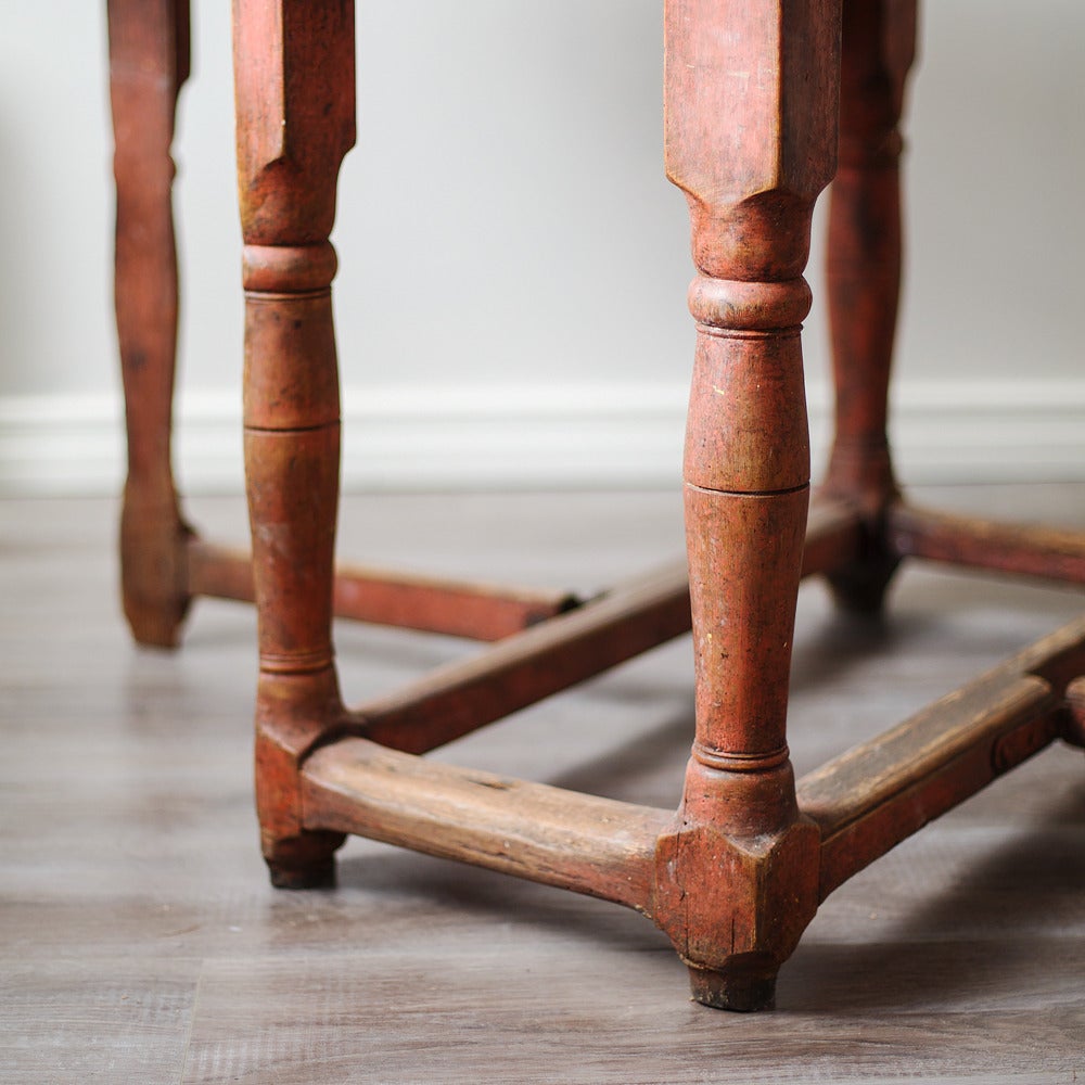 18th Century Swedish Baroque Drop-Leaf Table In Good Condition In Mjöhult, SE