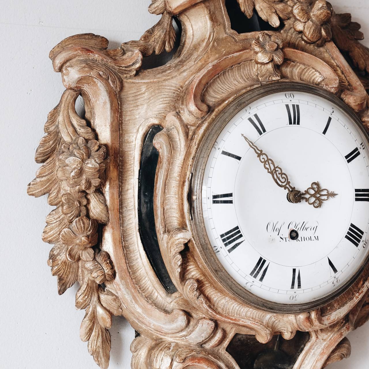 A fine Swedish 18th century richly carved and decorated Rococo giltwood wall clock. Stockholm, circa 1770. 

Condition: Excellent.
Wear: Wear consistent with age and use.
Finish: Gilded wood.
Hardware: Original.
Year: circa 1770.