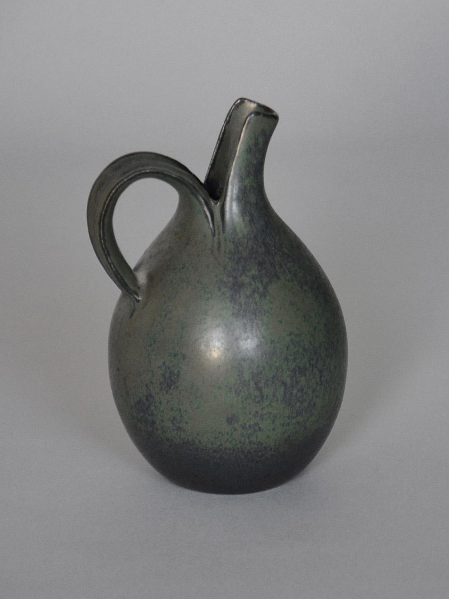 Saxbo split pitcher in stoneware decorated with bluish green hare’s fur glaze. Stamped Saxbo, signed E. ST. N. Denmark.

We ship this item world wide, please write to contact@apetersen.dk for shipping options and prices.