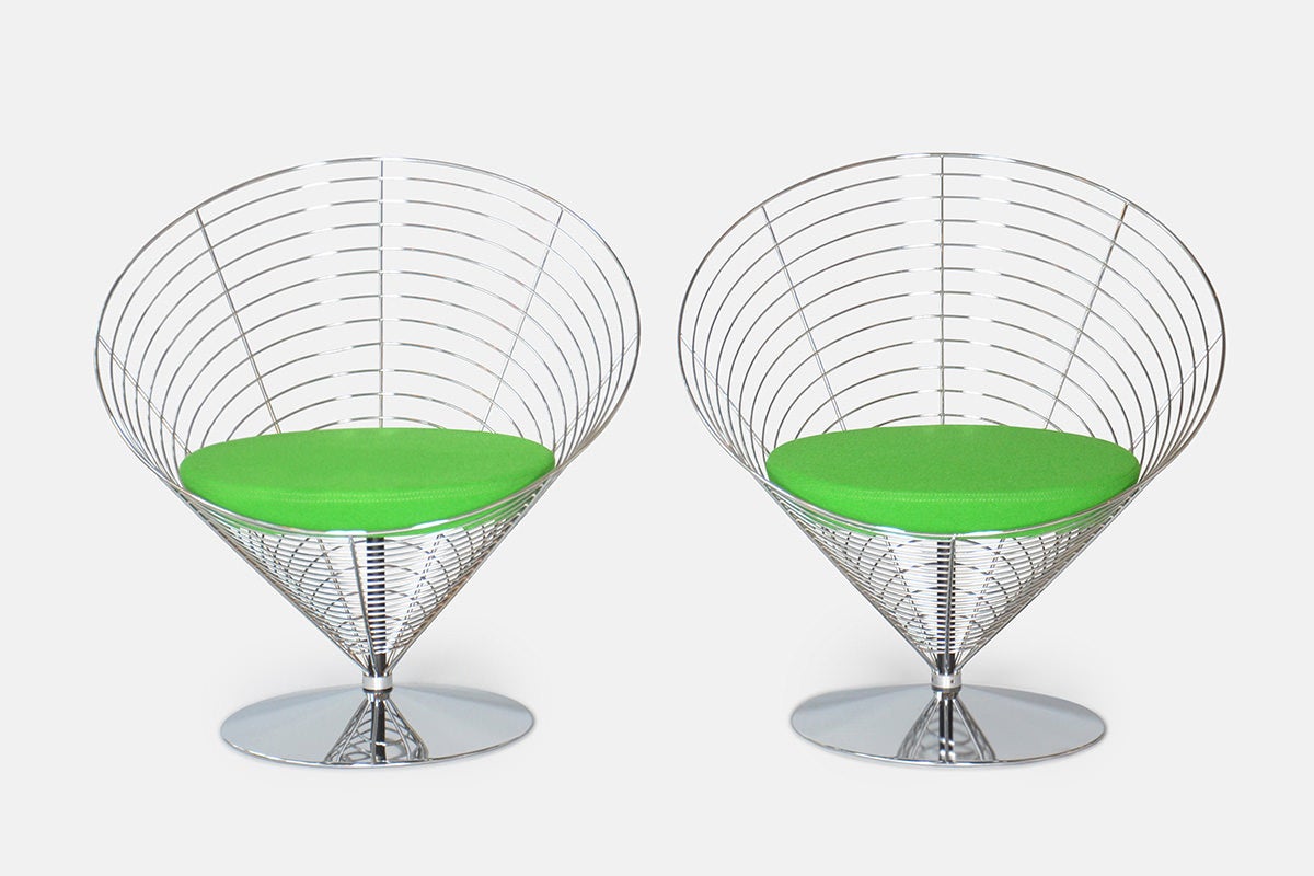 A couple of Wire Cone Chairs. Cone-shaped structure with a chromed steel on steel foot. Seat cushions upholstered in green Kvadrat fabric. Designed in 1958, manufactured by Fritz Hansen in 1990. Seat hight: 39 cm.

We ship this item world wide,