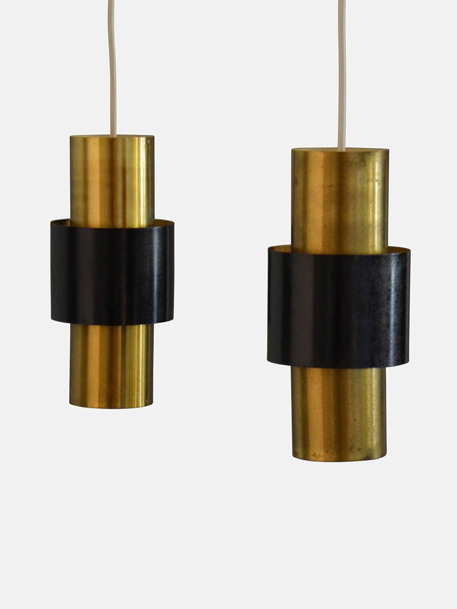 A couple of pendant lamps with slats in alternately brass and black metal. Produced by Fog og Mørup.

We ship this item world wide, please write to contact@apetersen.dk for shipping options and prices.