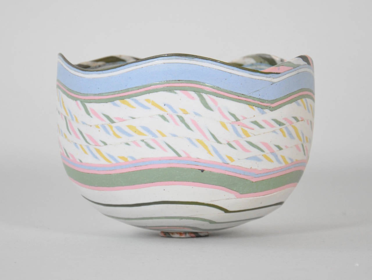 ”Confetti” porcelain bowl. Signed with monogram HMA . Dated 1981. 

We ship this item worldwide, please write to contact@apetersen.dk for shipping options and prices.