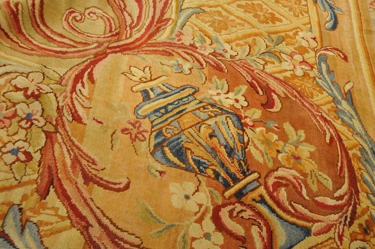 Monumental Antique 19th Century French Savonnerie Rug In Excellent Condition For Sale In Paris, FR