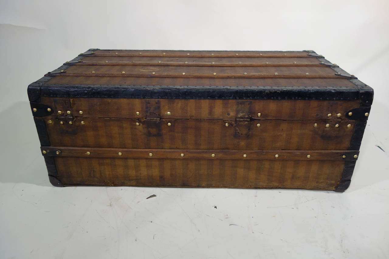 1870s Louis Vuitton Stripped Cabin Trunk In Good Condition For Sale In Haguenau, FR