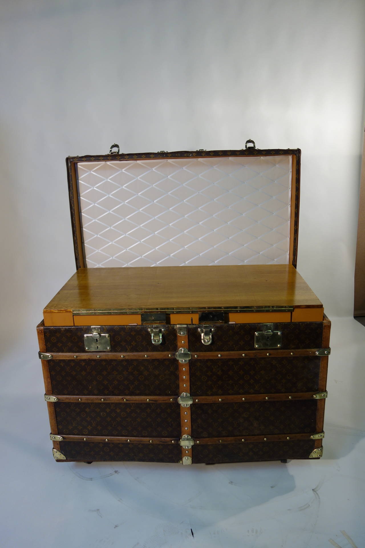 1920s Louis Vuitton Office Trunk or Malle Bureau In Good Condition For Sale In Haguenau, FR