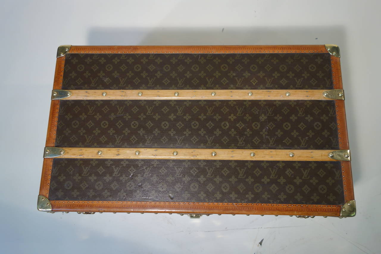 Louis Vuitton cabin trunk. 
Lock and hasp in massif brass.
Stencil monogram canvas. 
Leather handle. 
Original inside except ribbon. 

Size in Cm : 80 long X 34 cm high X 47 cm deep.

All the trunks we sell have been cleaned or restored by