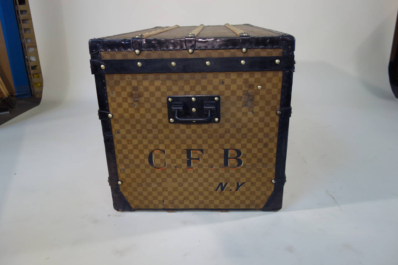 1900s Louis Vuitton Yellow Damier Trunk or Malle Courrier Damier Jaune In Good Condition For Sale In Haguenau, FR