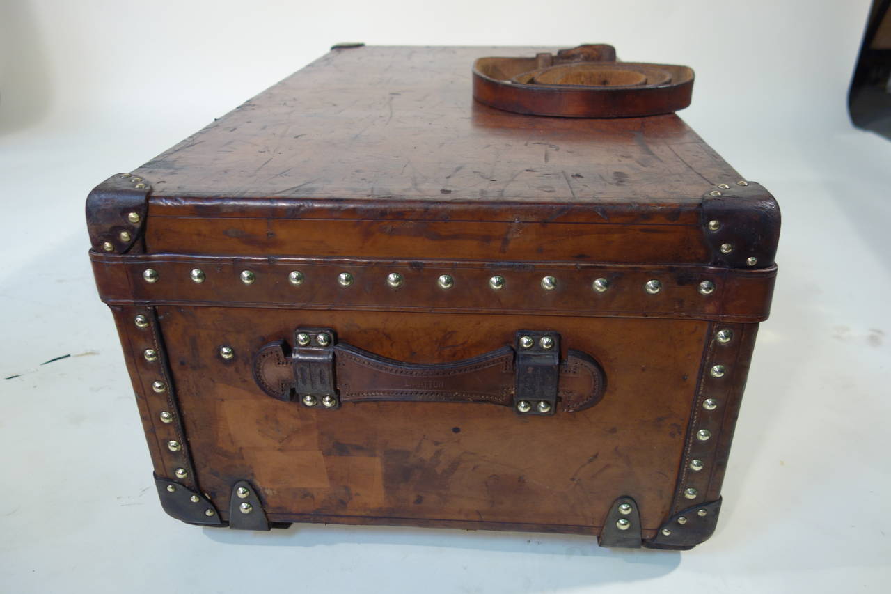 1900s Louis Vuitton Leather Cabin Trunk or Malle Cabine Cuir Vuitton In Good Condition In Haguenau, FR