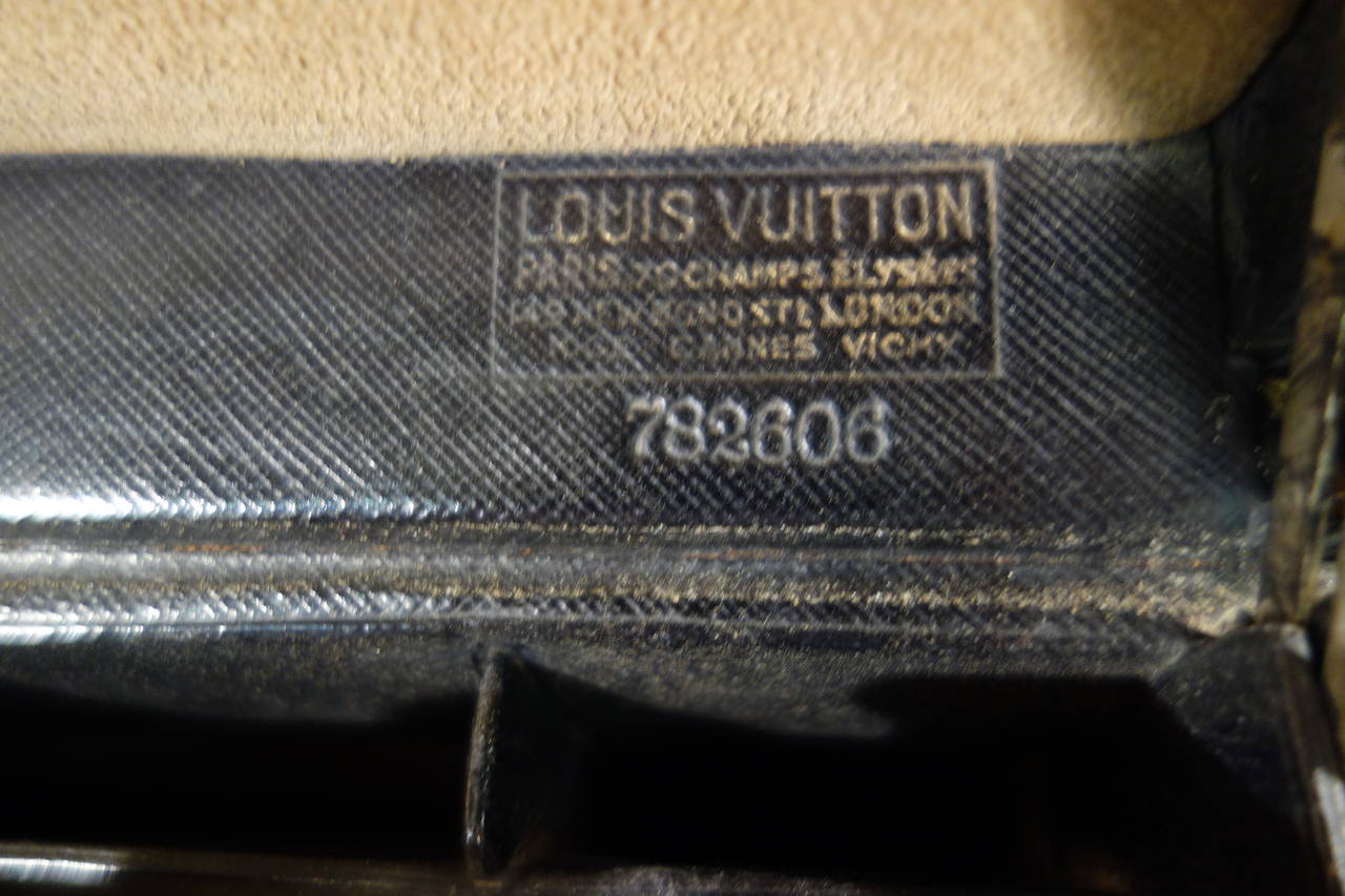 Early 20th Century 1926 Woman Complimentary Toiletries Louis Vuitton For Sale