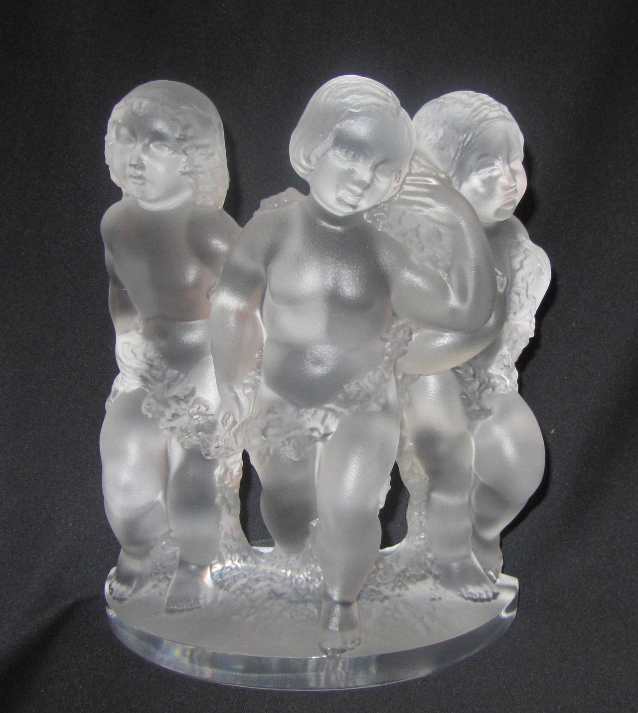 Lalique, Three Graces Cherubs Figure In Excellent Condition For Sale In Montreal, Quebec