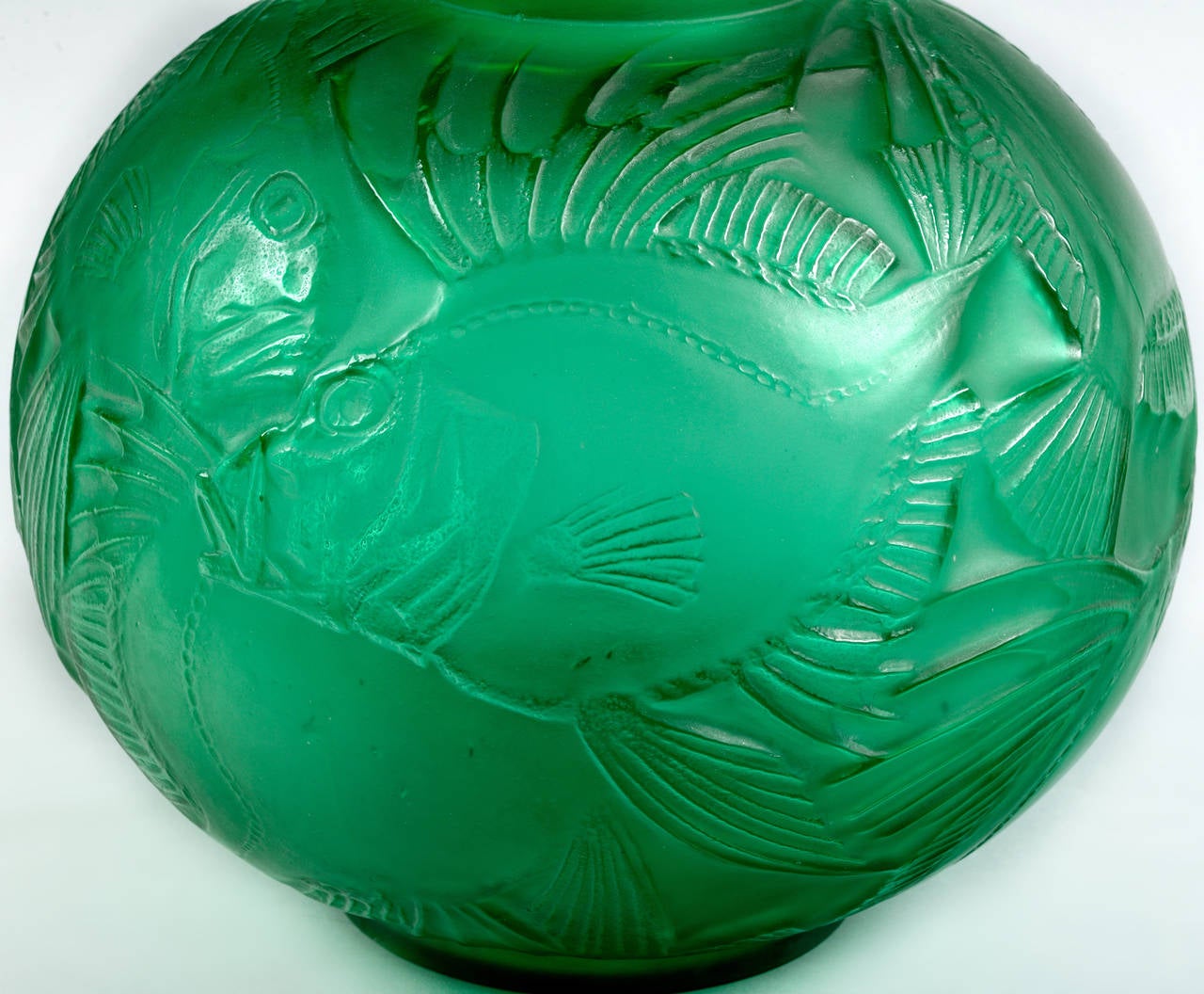 Lalique, Emerald Green Poissons Vase In Excellent Condition In Montreal, Quebec