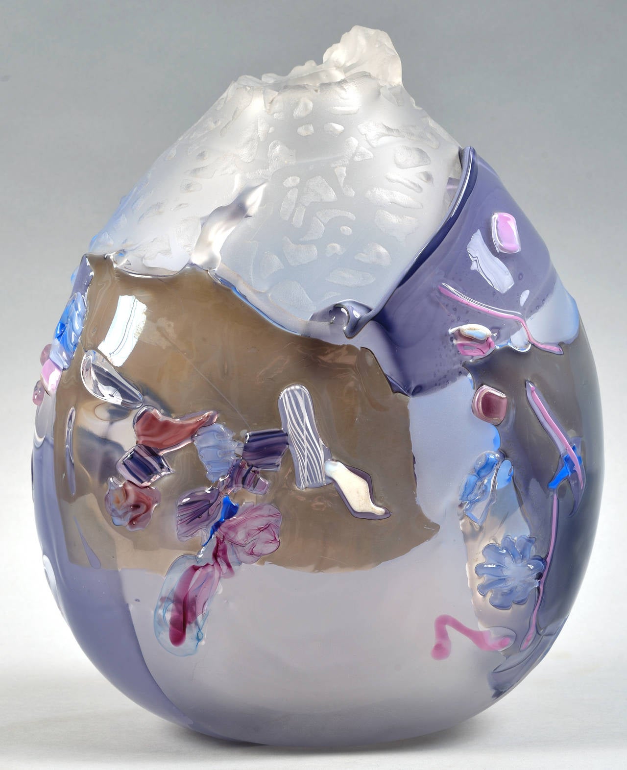 Glass vase by the artist Judson Guerard,
Chaos series.
Etched signature on the bottom Guérard 2002.
Height 30.5 cm (12